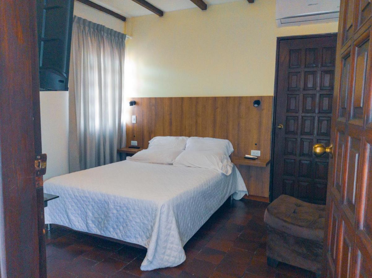 Hotel Boutique La Casa De Piedra Cali Esterno foto