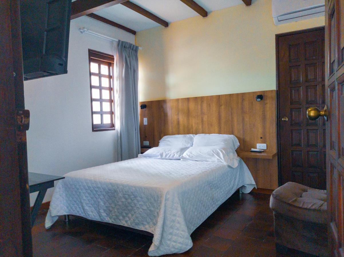 Hotel Boutique La Casa De Piedra Cali Esterno foto